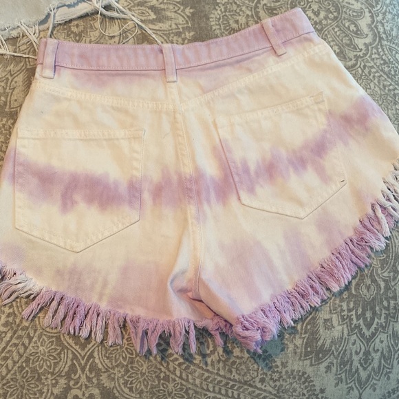 Denim duo shorts and skirt (Levi)  with frayed bottoms. - Picture 4 of 8